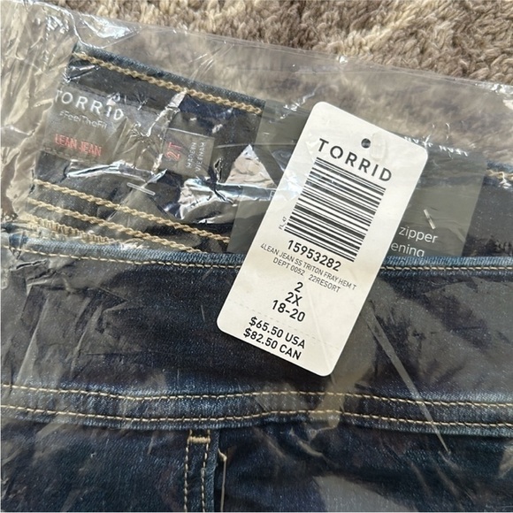 NWT Torrid Lean Jean Skinny Super Soft High-Rise Jean Fray Hem 2T 18/20 - Picture 3 of 3